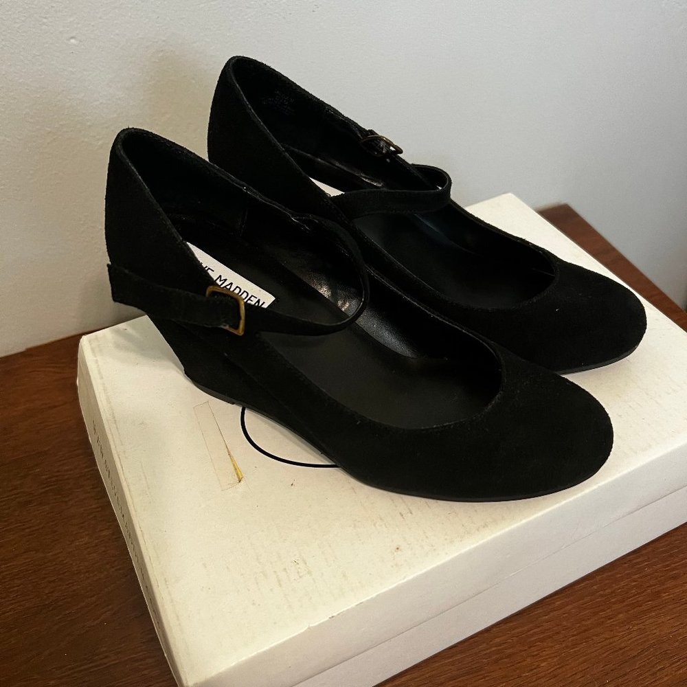 Steve Madden Regain Black Suede Wedge Heels Size 5 1/2 US Womans With Box